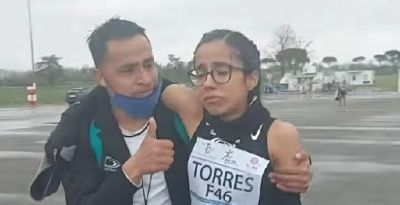 Con lágrimas en los ojos: Maratonista Torres da marca para Tokyo 2020 en Italia